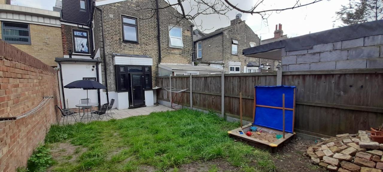 Comfy Fenia Stay Londres Exterior foto